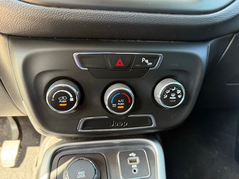 Used 2017 Jeep Compass Sport w/ Tech Group image 21