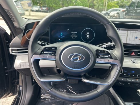 Used 2023 Hyundai Elantra Limited image 15