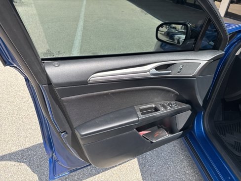 Used 2018 Ford Fusion SE w/ Fusion SE Technology Package image 16