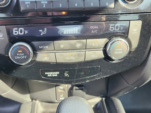 Used 2015 Nissan Rogue SV image 20
