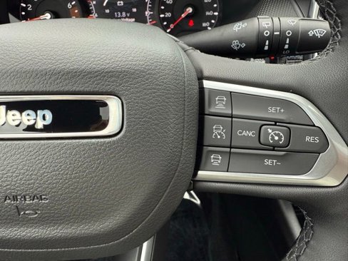 New 2025 Jeep Compass Limited image 32