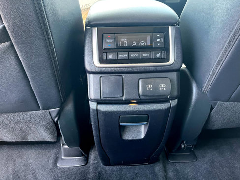 Used 2022 Subaru Ascent Limited image 22