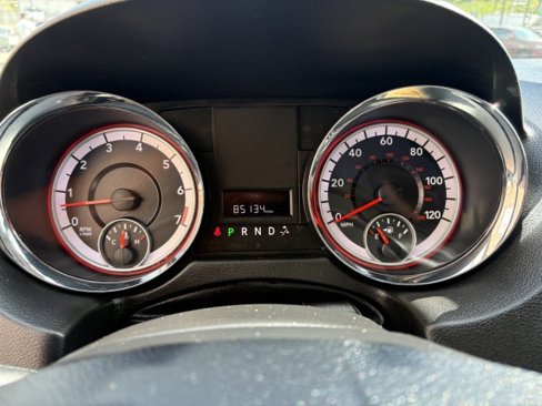 Used 2013 Dodge Grand Caravan SE image 38