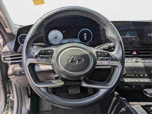 Used 2022 Hyundai Elantra Limited image 12