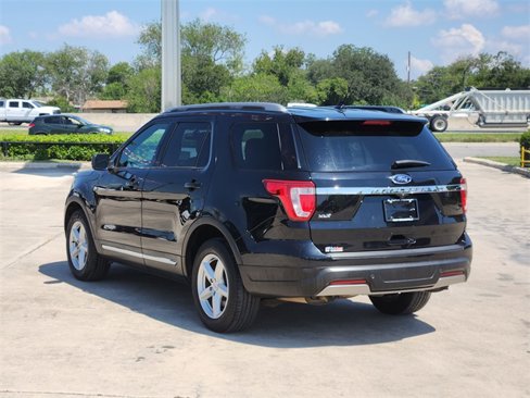 Used 2019 Ford Explorer XLT w/ Equipment Group 201A image 5