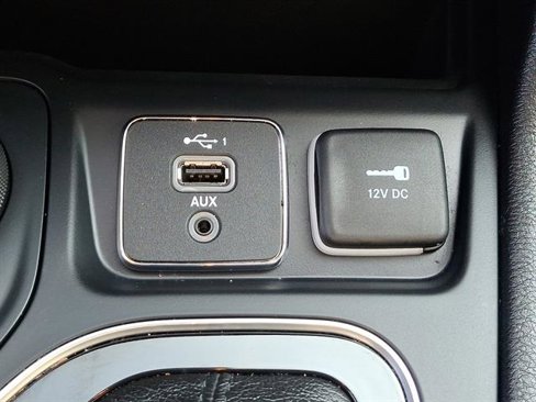 Used 2020 Jeep Cherokee Latitude Plus image 23