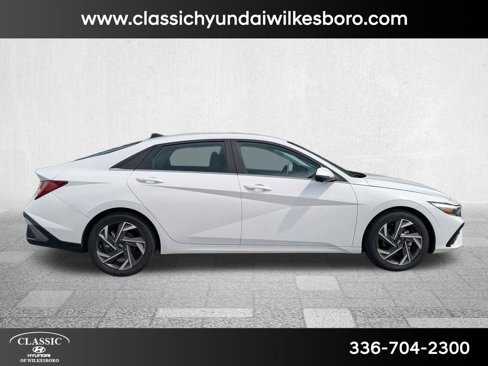 Used 2024 Hyundai Elantra Limited image 4