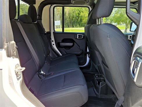 Used 2021 Jeep Gladiator Sport image 16