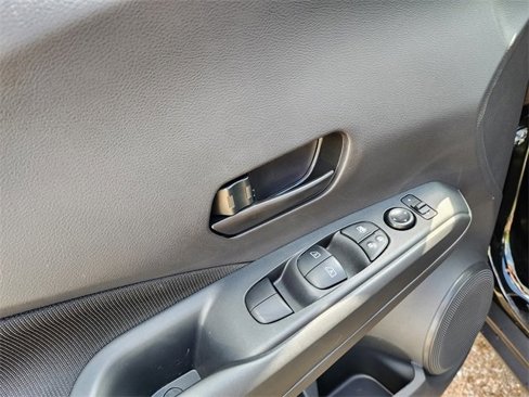 Certified 2025 Nissan Kicks Play S image 12
