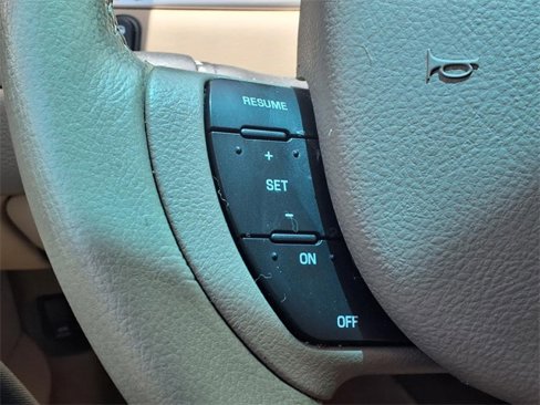 Used 2007 Lincoln Town Car Signature Limited image 15