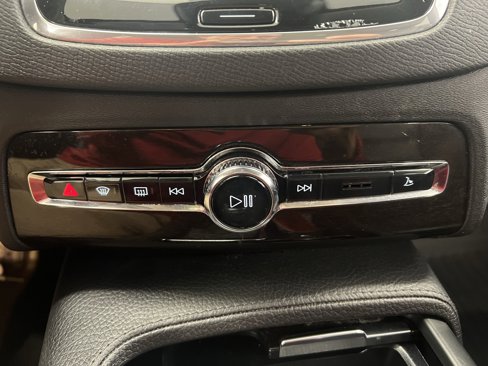 Used 2018 Volvo XC90 T5 Momentum w/ Convenience Package image 11
