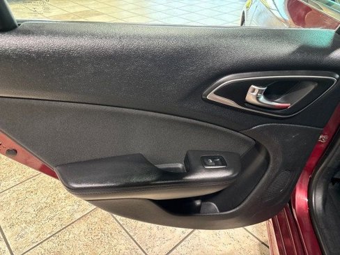 Used 2016 Chrysler 200 Limited image 20