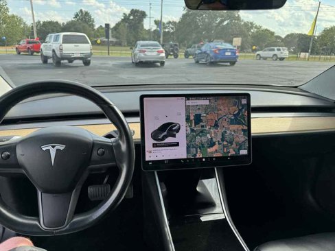 Used 2018 Tesla Model 3 Long Range image 13