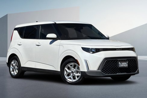 Used 2023 Kia Soul LX w/ LX Technology Package image 2