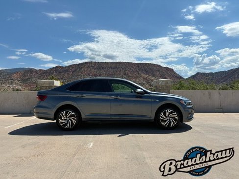 Used 2020 Volkswagen Jetta SEL Premium image 3