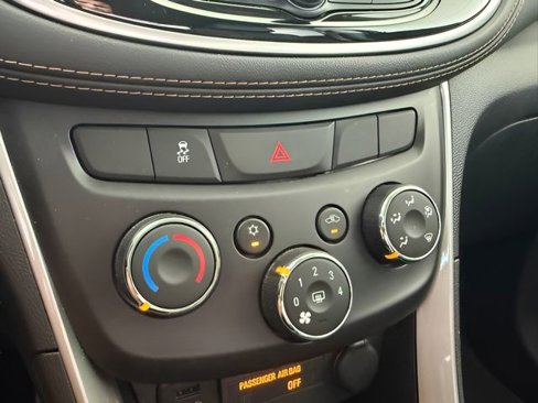 Used 2021 Chevrolet Trax LT w/ Driver Confidence Package image 44
