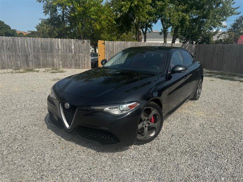 Used 2017 Alfa Romeo Giulia w/ Sport Appearance Package image 2