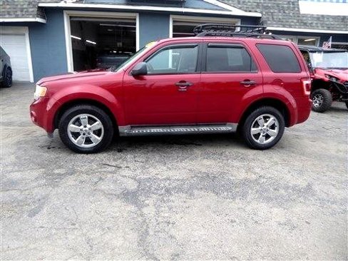 Used 2010 Ford Escape XLT image 2
