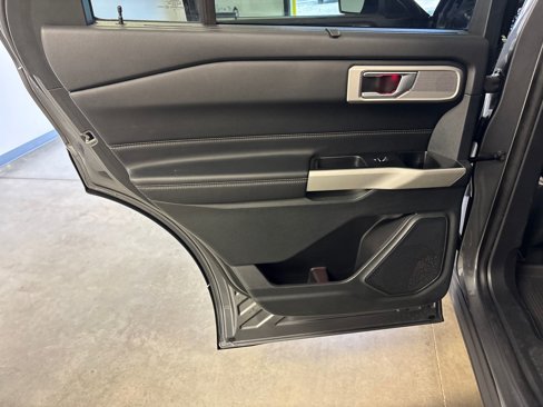 Used 2022 Ford Explorer Limited image 36