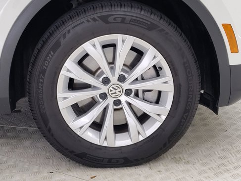 Used 2020 Volkswagen Tiguan S image 4
