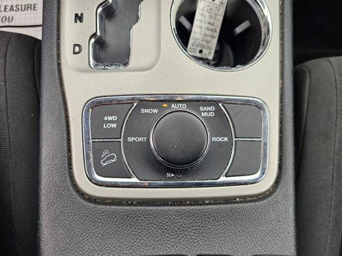 Used 2013 Jeep Grand Cherokee Laredo w/ Laredo E Group image 19