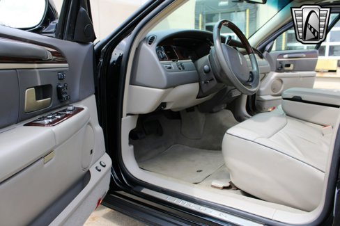 Used 2006 Lincoln Town Car Designer Series image 19