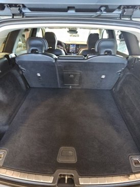 Used 2022 Volvo XC60 B5 Momentum image 32