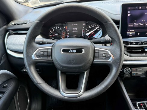 Used 2023 Jeep Compass Sport image 40