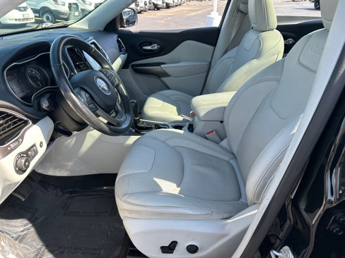 Used 2019 Jeep Cherokee Limited image 27