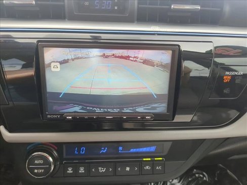 Used 2015 Toyota Corolla LE image 14