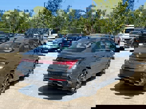 Certified 2024 Hyundai Elantra Limited image 12