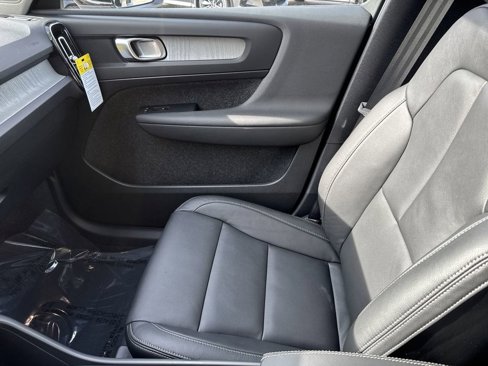New 2025 Volvo XC40 B5 Core w/ Protection Package Premier image 24