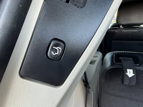 Used 2019 Dodge Grand Caravan SXT image 19
