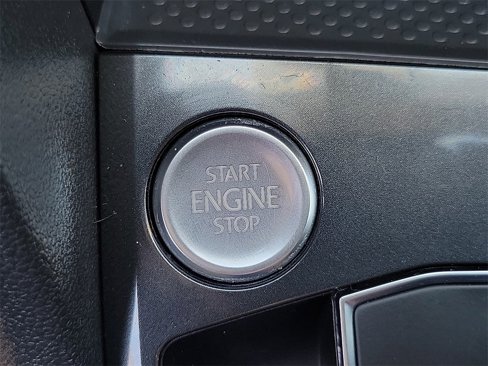 Used 2019 Volkswagen Tiguan SE image 10