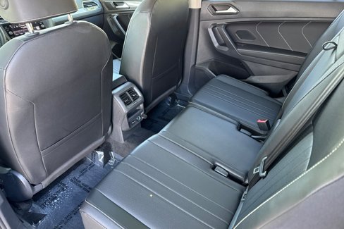 Used 2024 Volkswagen Tiguan SE image 13