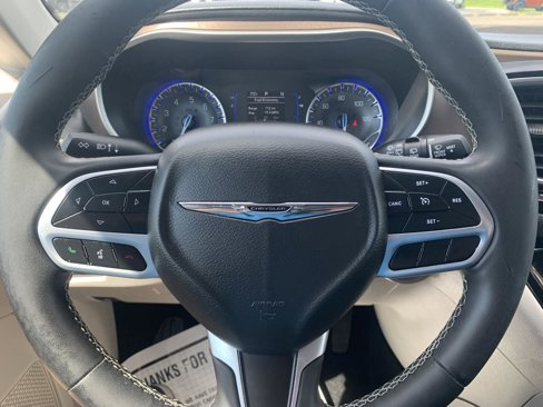 Used 2022 Chrysler Voyager LX image 19