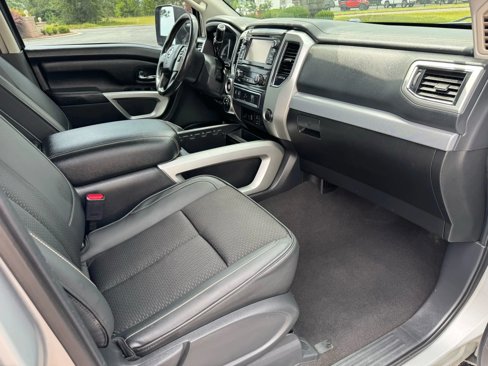 Used 2017 Nissan Titan PRO-4X image 26