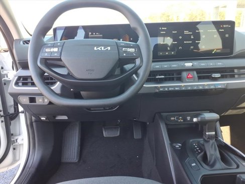 New 2025 Kia K4 LX image 10