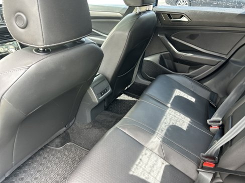 Used 2020 Volkswagen Jetta SE w/ SE Cold Weather Package image 17