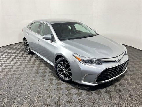 Used 2016 Toyota Avalon XLE image 4