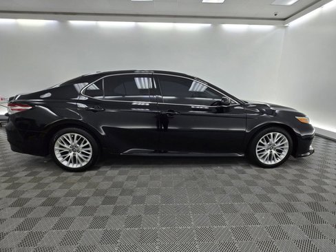 Used 2020 Toyota Camry XLE image 8