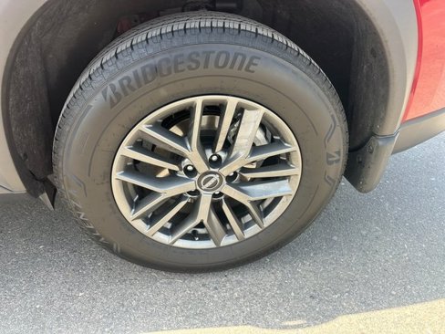 Used 2024 Nissan Rogue S image 10