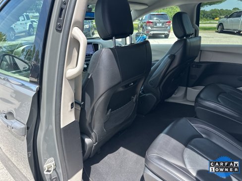 Used 2022 Chrysler Pacifica Touring-L image 42
