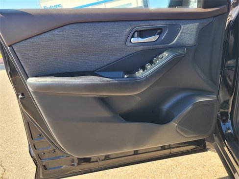 Used 2021 Nissan Rogue SV image 18