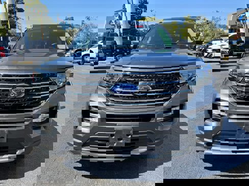 Used 2020 Ford Explorer XLT w/ Equipment Group 202A image 2