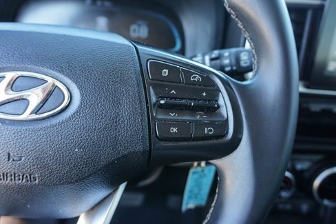Used 2023 Hyundai Venue SEL image 22