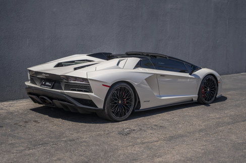 Used 2019 Lamborghini Aventador S image 5