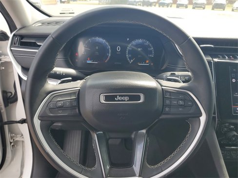 Used 2023 Jeep Grand Cherokee Laredo image 10