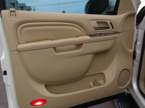 Used 2011 Cadillac Escalade ESV Premium image 19