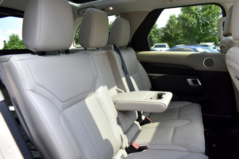 Used 2019 Land Rover Discovery HSE image 28